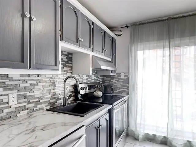 Cozy Shared Condo In Best Montreal Area